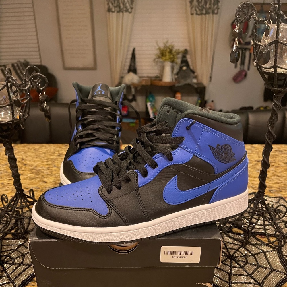 Jordan mid 1 like new